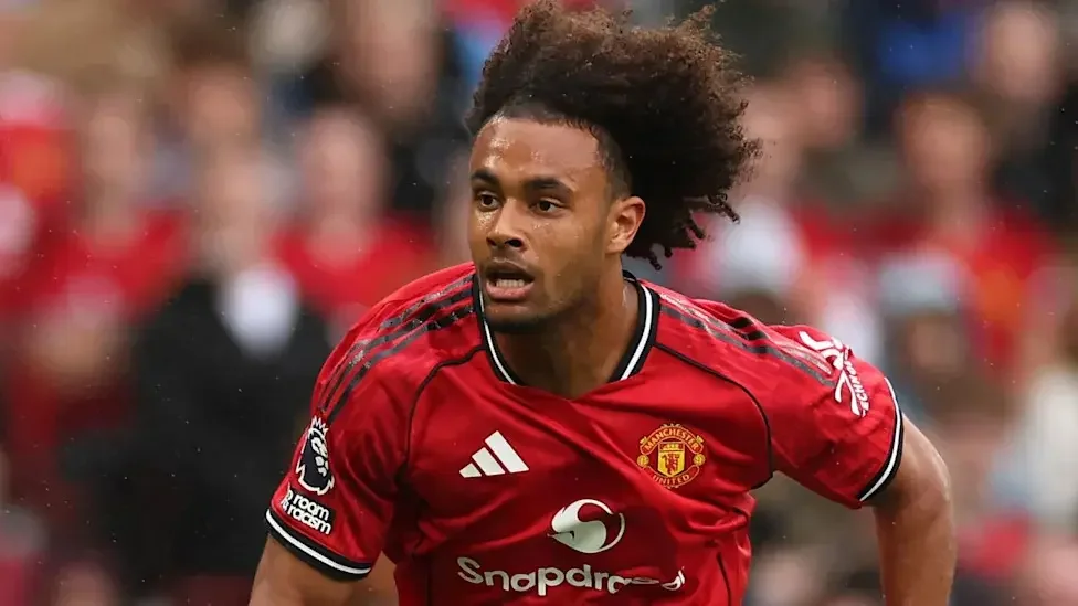 Joshua Zirkzee in a red Manchester United home kit during a match