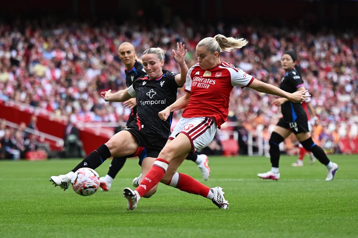 Arsenal Women Triumph Over Chelsea with 4-1 Victory Before Record Crowd